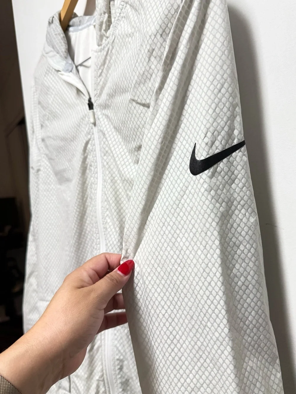 Nike Men’s Grey Hooded Windbreaker Jacket